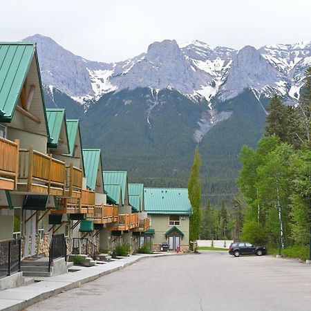 Banff Woods Lodge Канмор Экстерьер фото