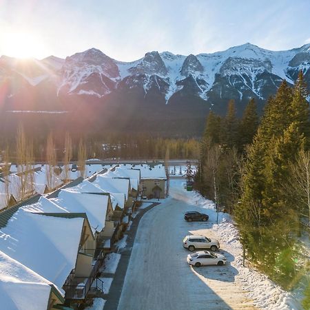 Banff Woods Lodge Канмор Экстерьер фото