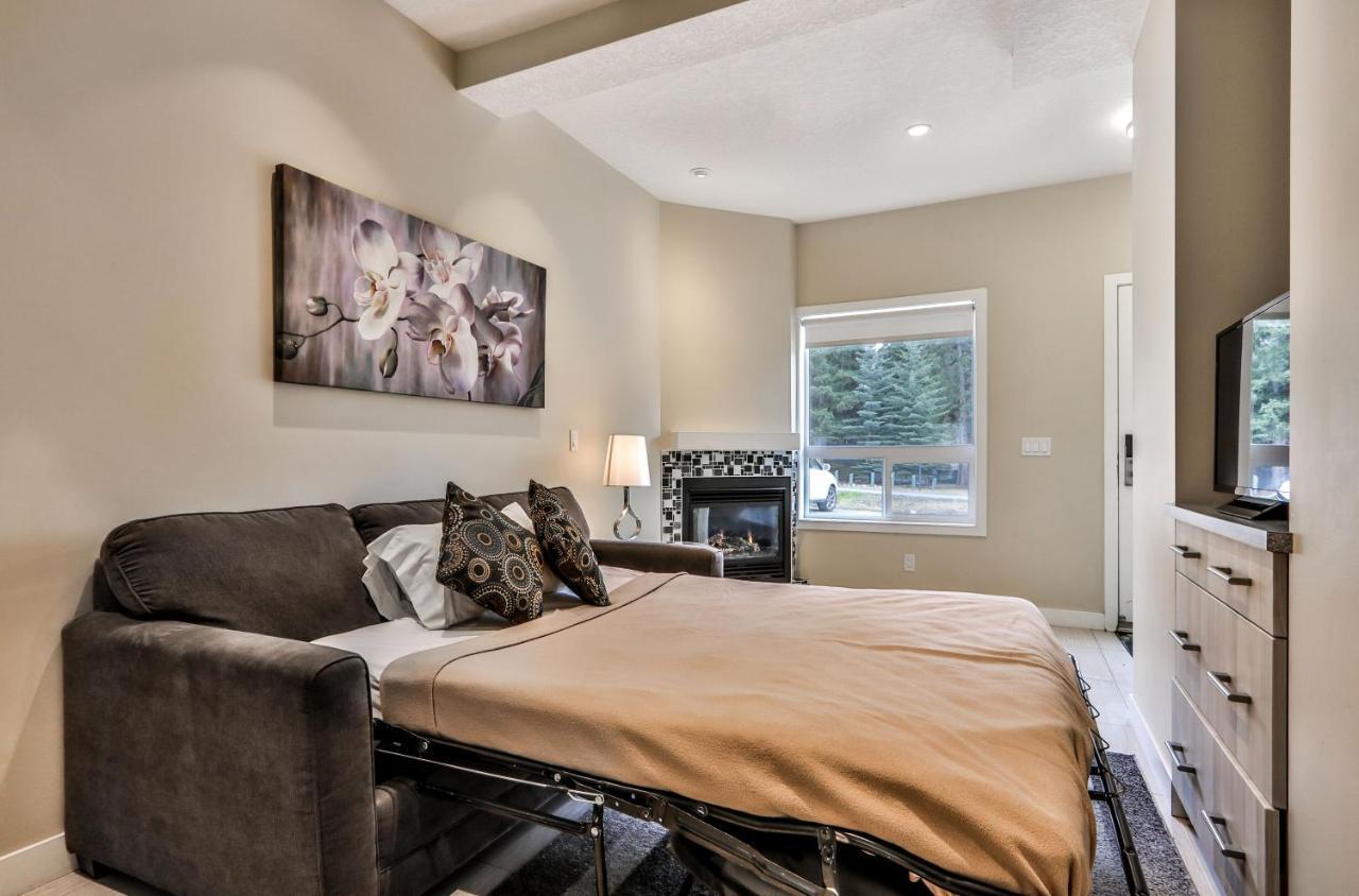 Banff Woods Lodge Канмор Экстерьер фото