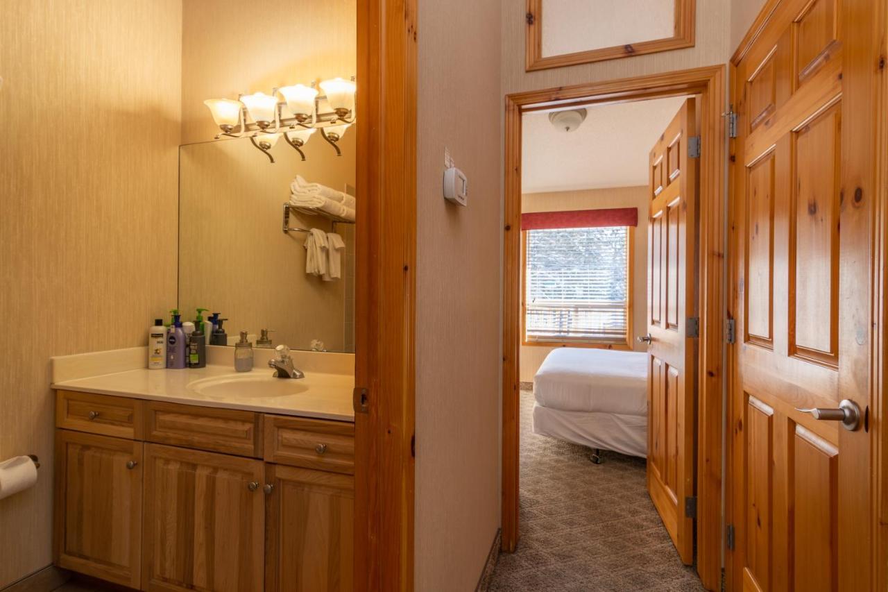 Banff Woods Lodge Канмор Экстерьер фото