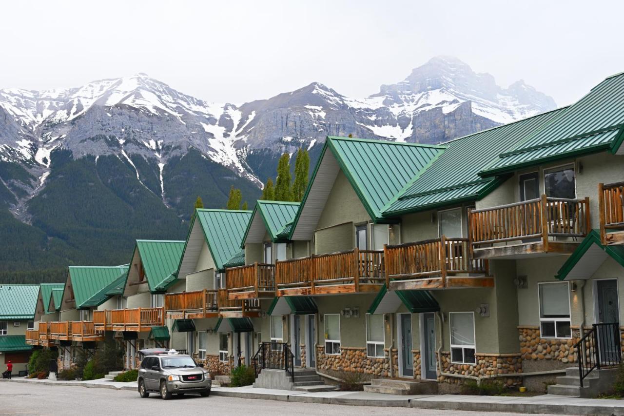 Banff Woods Lodge Канмор Экстерьер фото